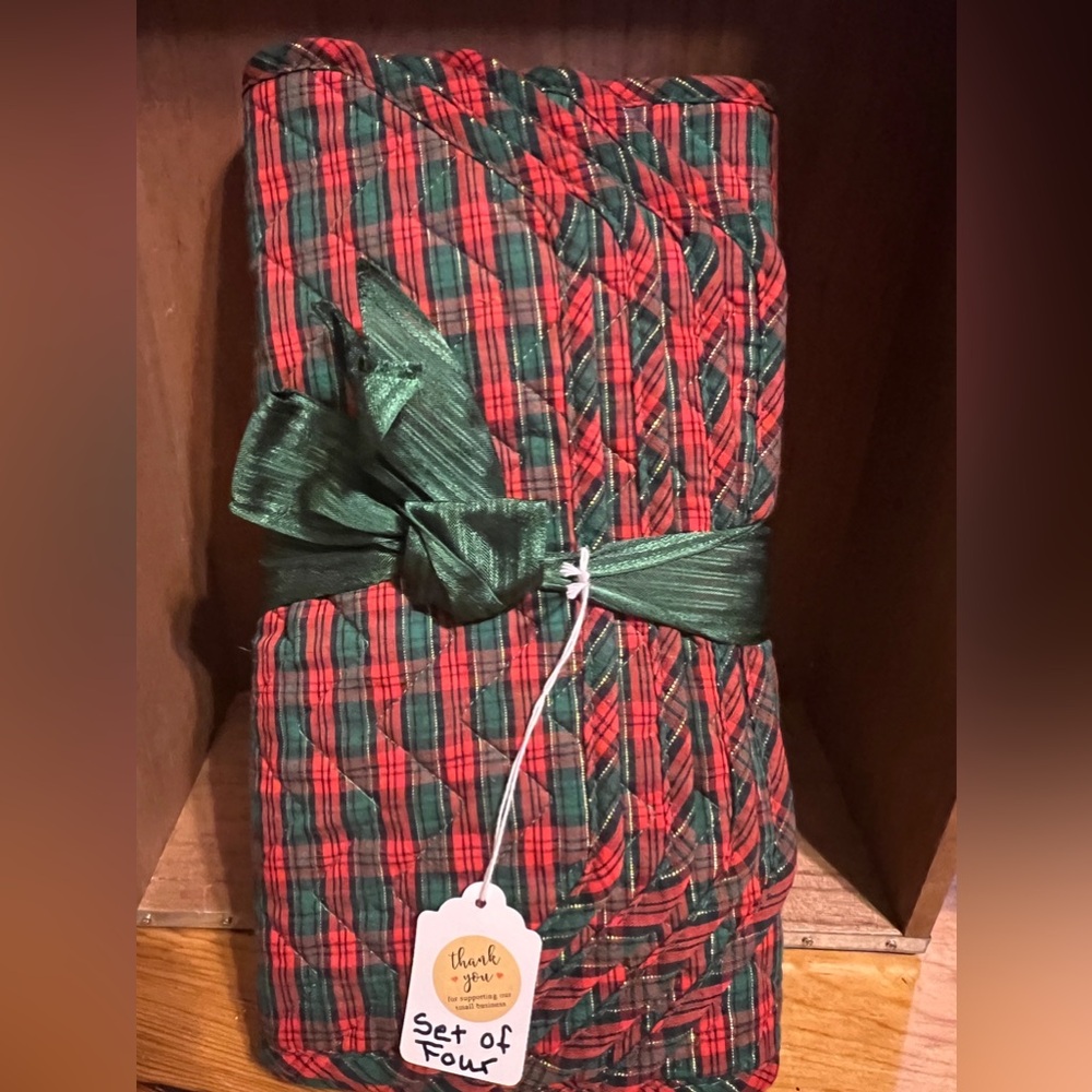 Set of 4 Red and Green Placemts